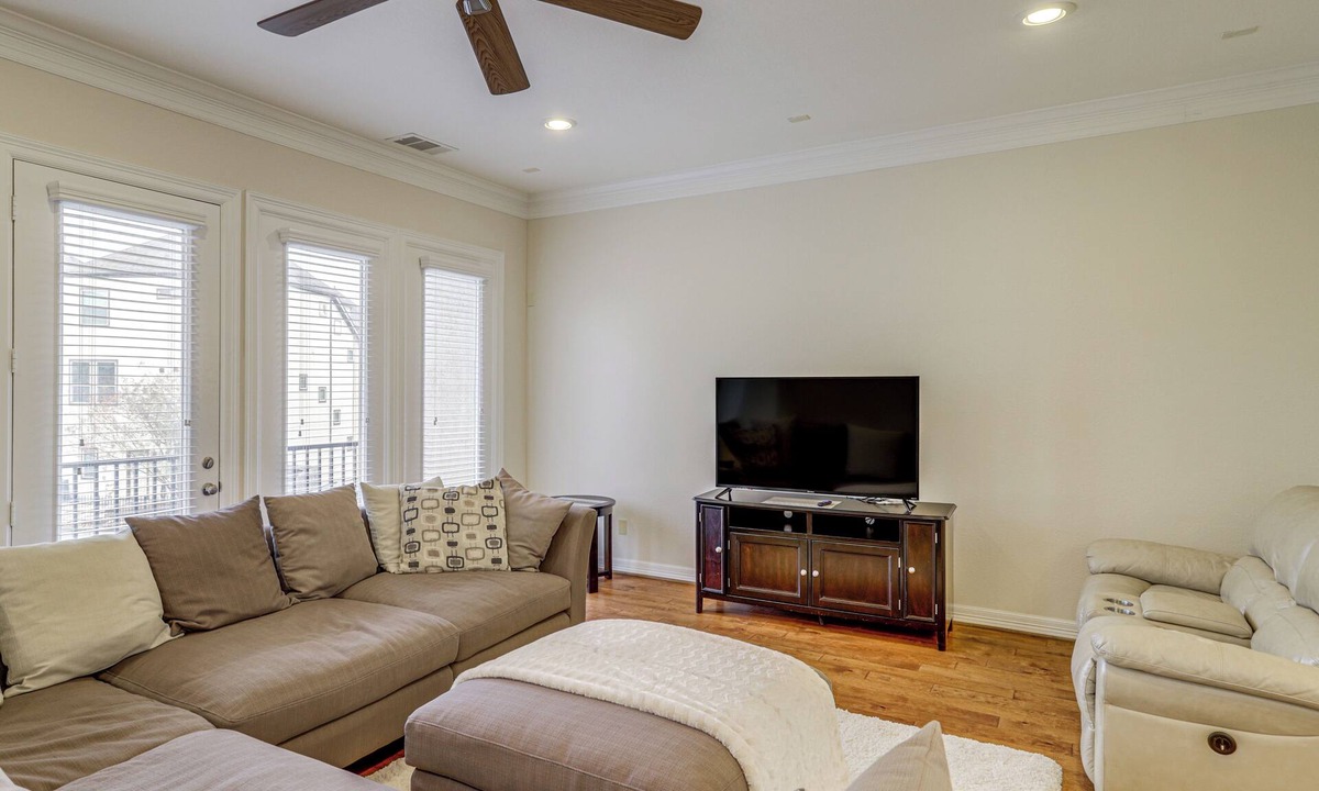 George Bush Park/Eldridge House | 8 Mi to the Galleria: Home w/Balcony + Yard