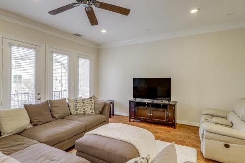 George Bush Park/Eldridge House | 8 Mi to the Galleria: Home w/Balcony + Yard