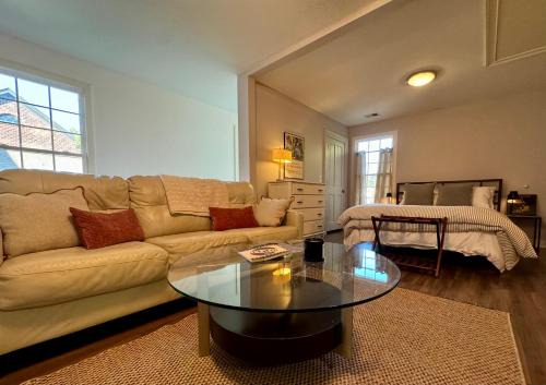 Athens House | 8 min to UGA NEW Lake Loft Apt near downtown Athens at UGA free wifi and coffee