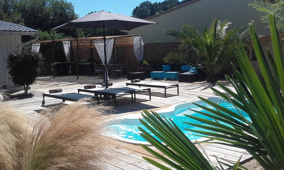 Vensac House | 8 people Charming house, heated pool BALNEO, linen provided