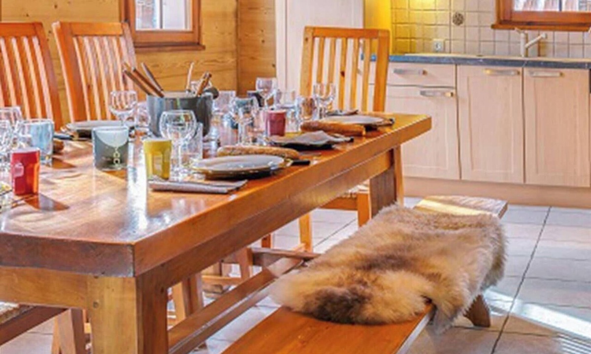 La Chapelle-d'Abondance Apartment | 8-person flat in adjoining chalet, village centre, close to slopes