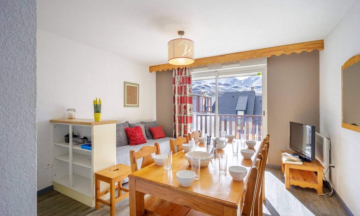 Germ Apartment | 8-Person Apartment in Peyragudes with Balcony and Pets Allowed