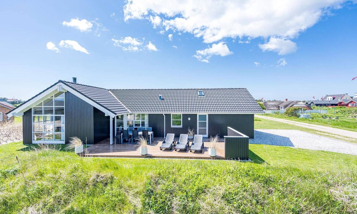 Nørre Lyngvig House | 8 person holiday home in Hvide Sande