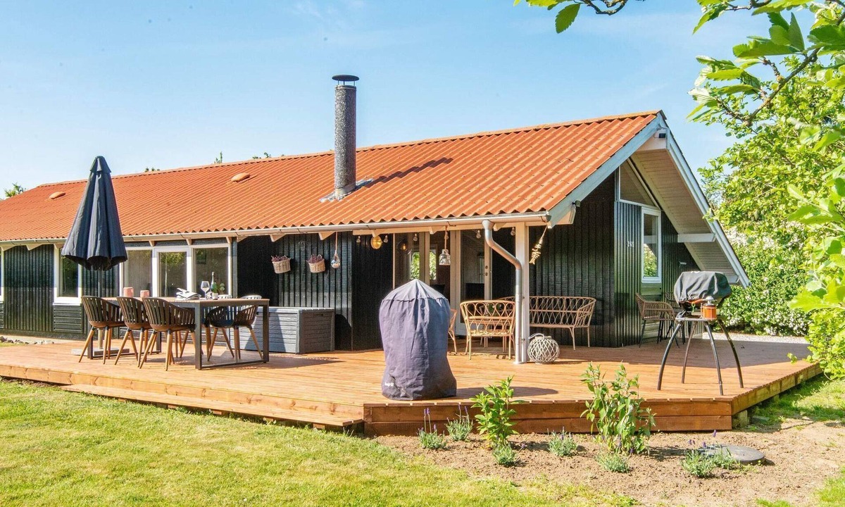 Pøt Strandby House | 8 person holiday home in Juelsminde-By Traum