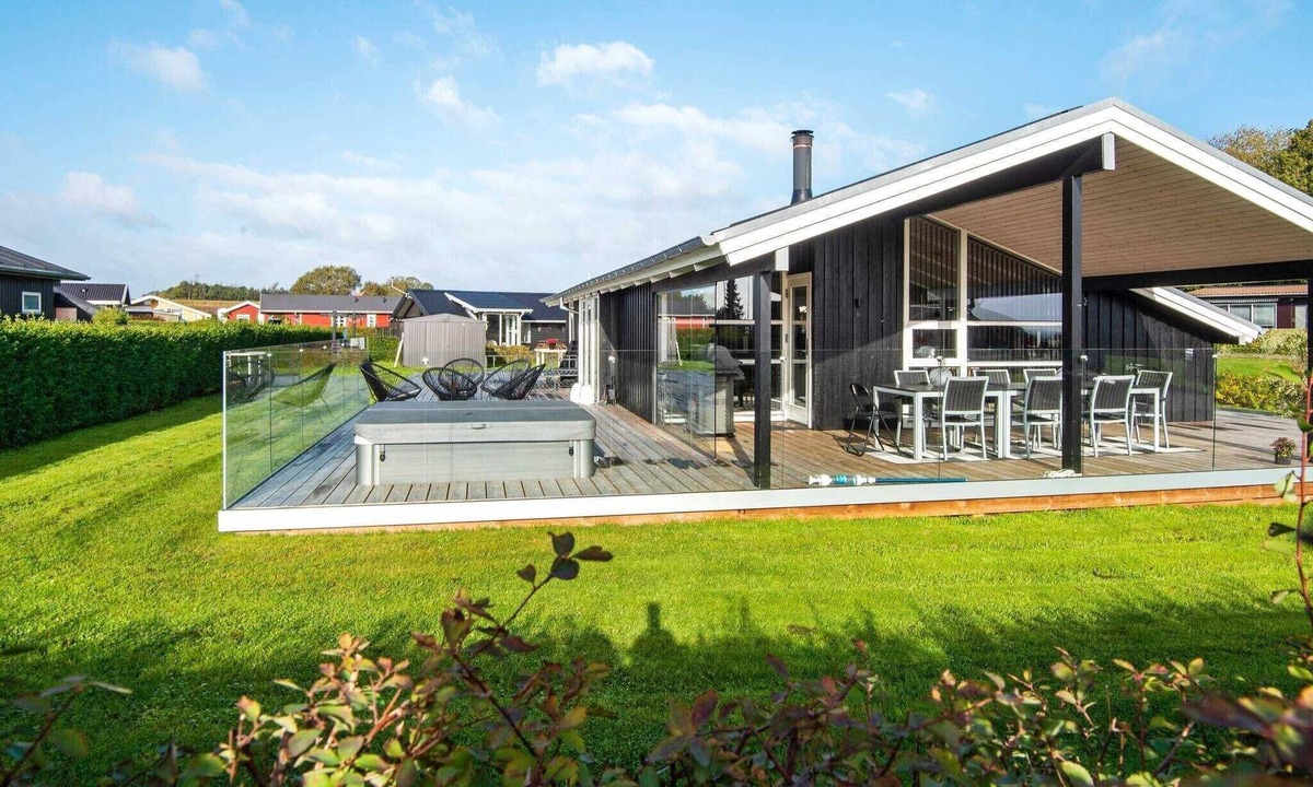 Horsens House | 8 person holiday home in Juelsminde