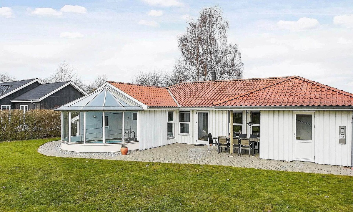 Pøt Strandby House | 8 person holiday home in Juelsminde-By Traum