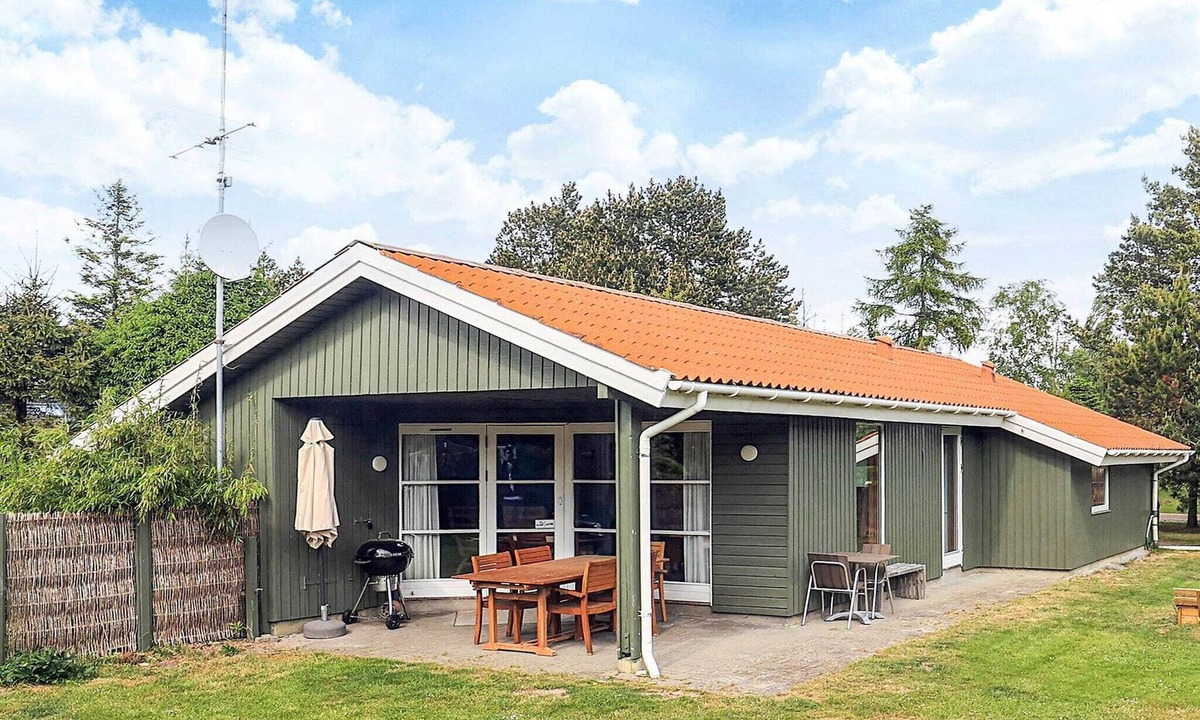 Bøtø By House | 8 person holiday home in Væggerløse-By Traum
