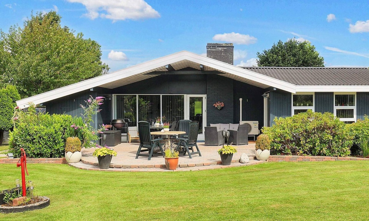 Bøtø By House | 8 person holiday home in Væggerløse