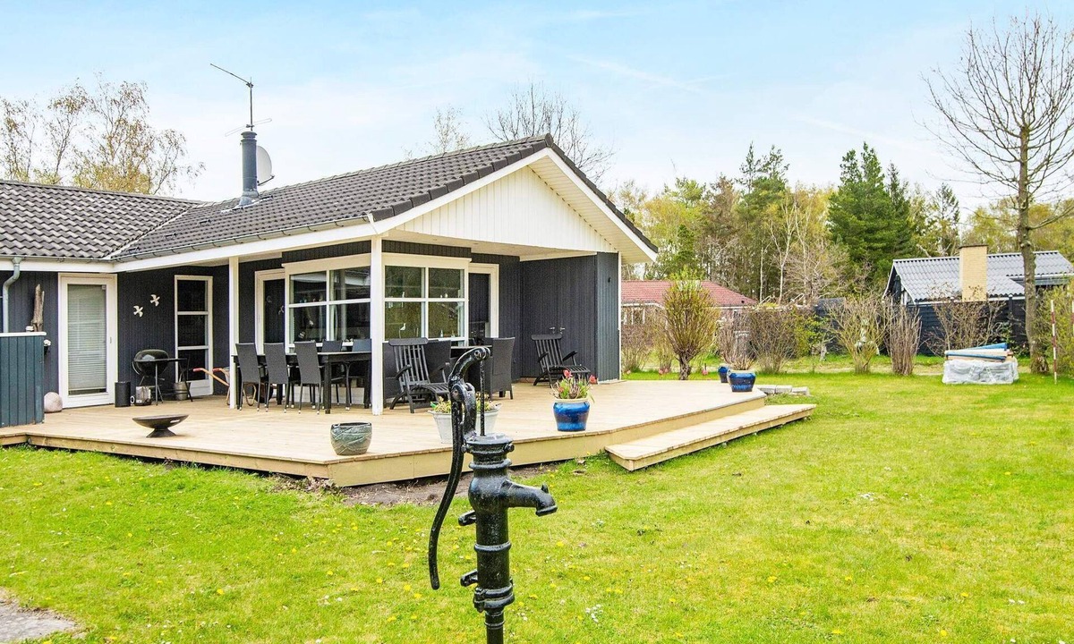 Fjellerup House | 8 person holiday home in Glesborg