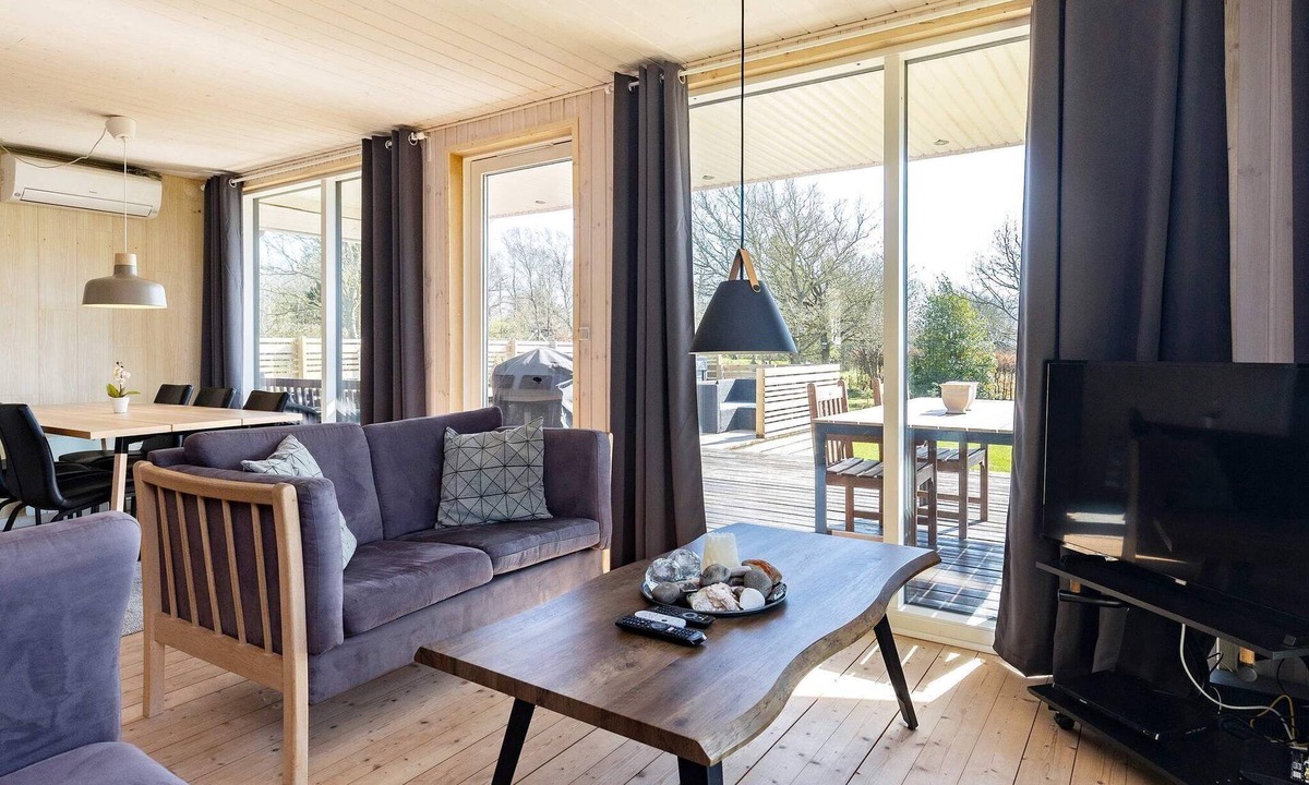 Ertebølle House | 8 person holiday home in Farsø