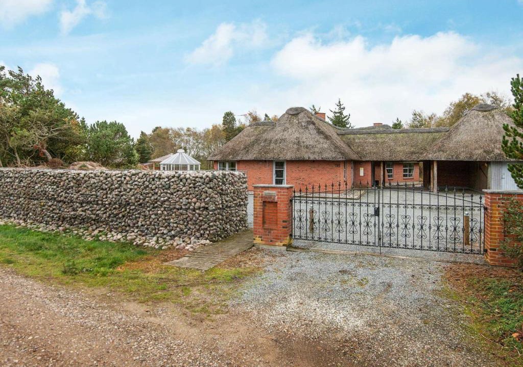 Kongsmark House | 8 person holiday home in R m