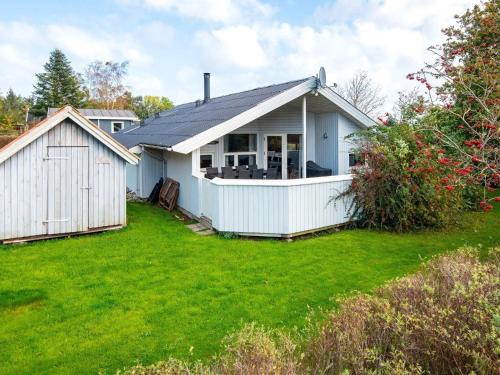 Pøt Strandby House | 8 person holiday home in Juelsminde-By Traum