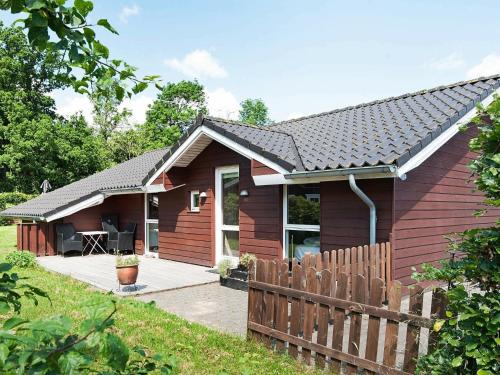 Pøt Strandby House | 8 person holiday home in Juelsminde-By Traum