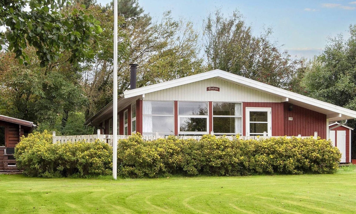 Remmer Strand House | 8 person holiday home in Struer