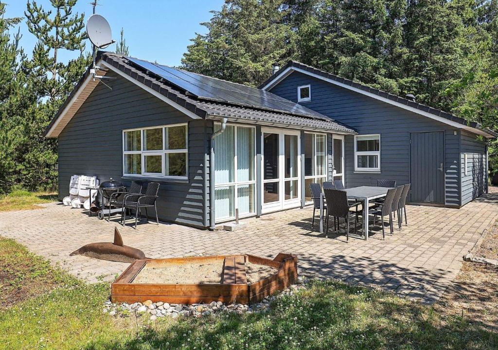 Aalbaek House | 8 person holiday home in lb k