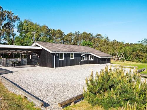 Lodbjerg Hede House | 8 person holiday home in Ringkøbing