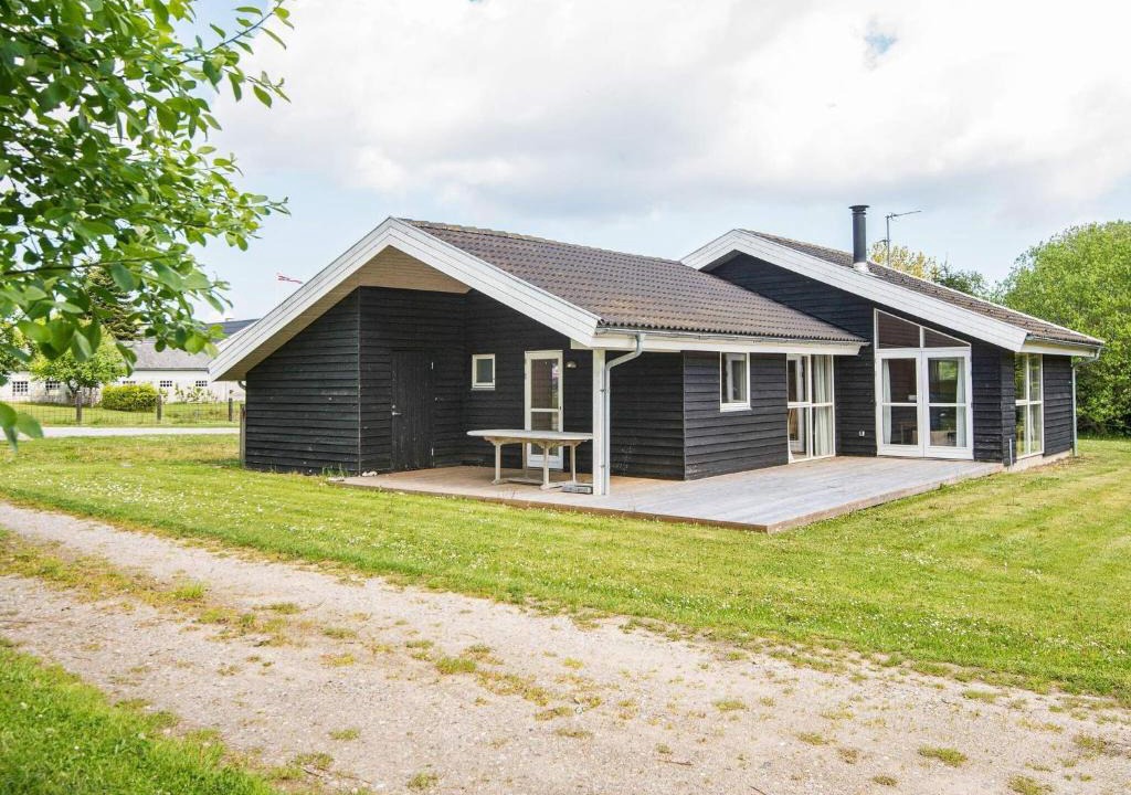 Mommark Strand House | 8 person holiday home in Sydals