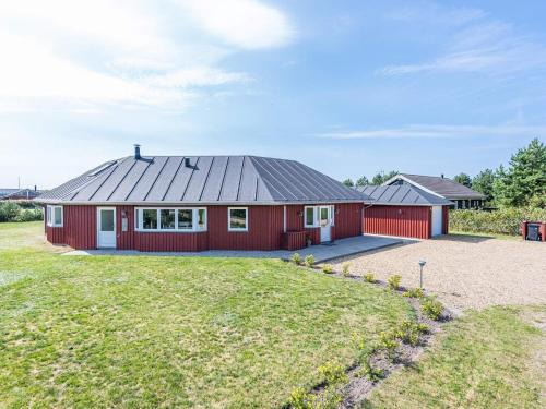 Skaven Strand House | 8 person holiday home in Tarm