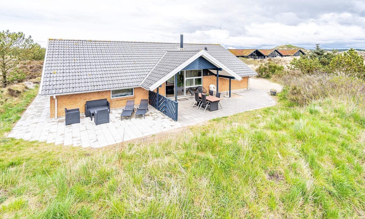 Henne Strand House | 8 person holiday home on a holiday park in Henne