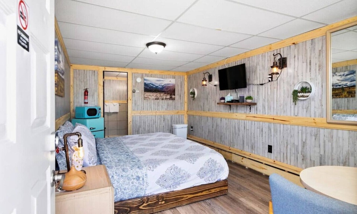 Leadville House | #8 Private room in heart of Leadville dog friendly