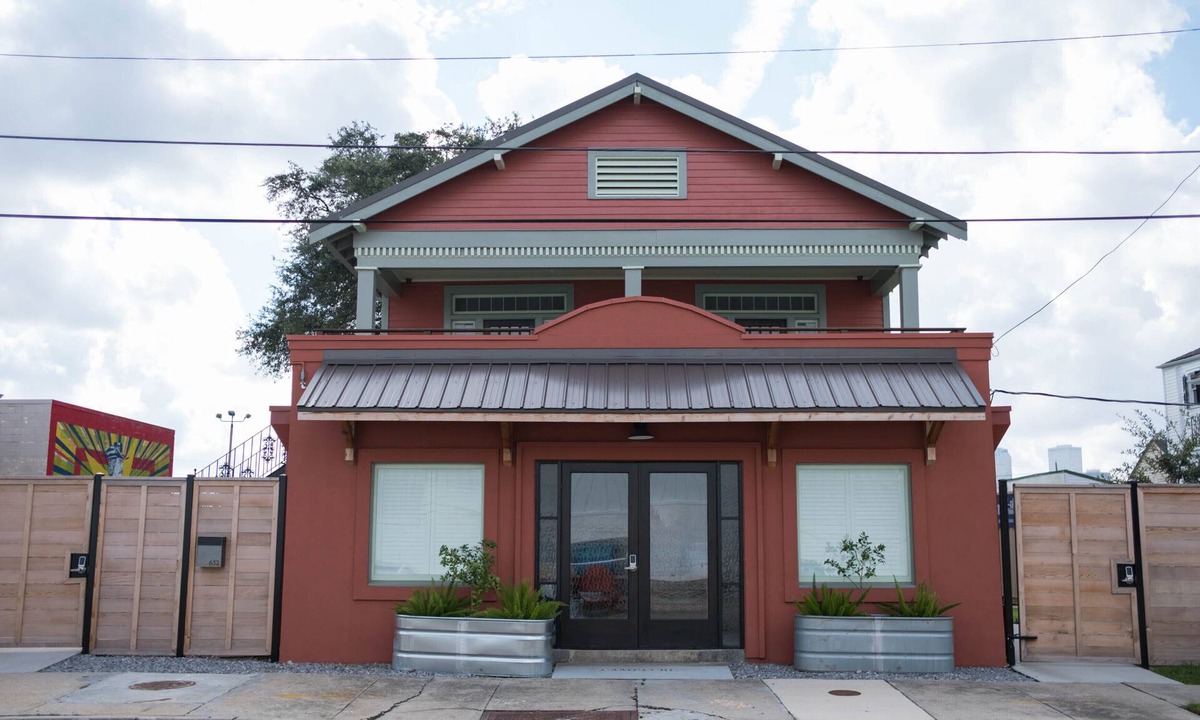 Bayou St. John Bed & Breakfast | 8-Suite Guesthouse Sleep 32! - Huge yard