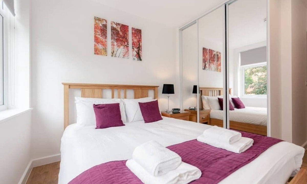 Leatherhead Apartment | 8 Swan House -Studio apartment