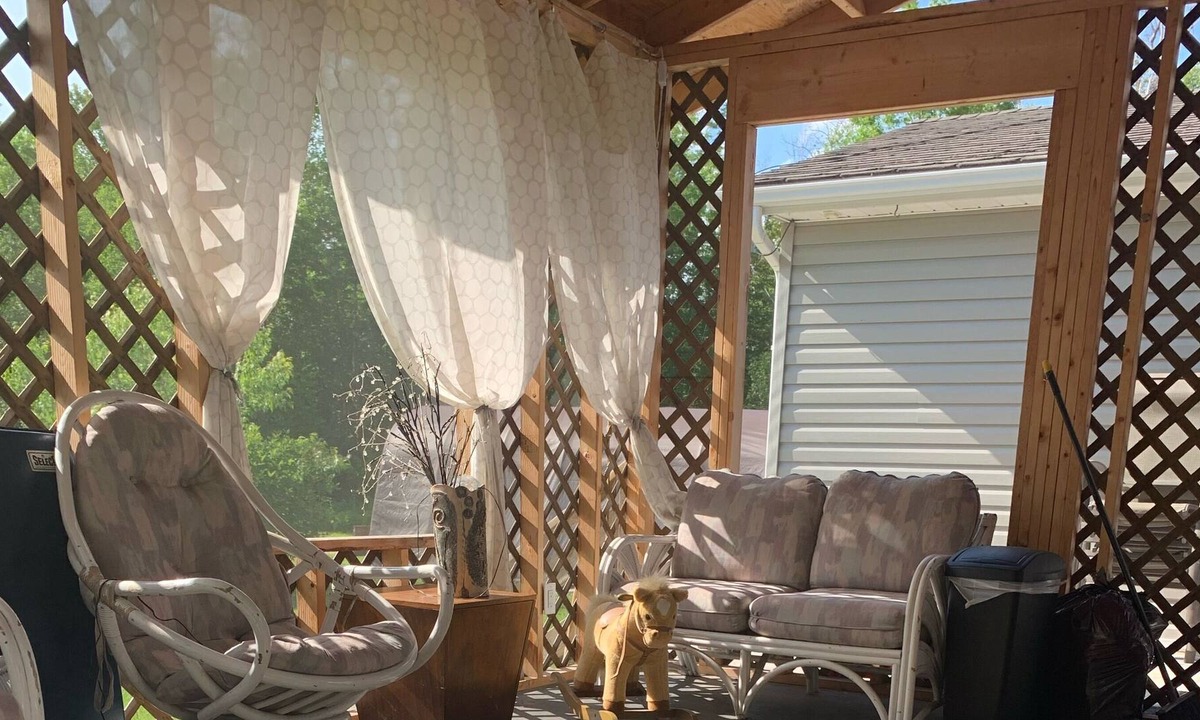 Traverse Bay House | 80 Acre Woods - 5 min walk to beach.