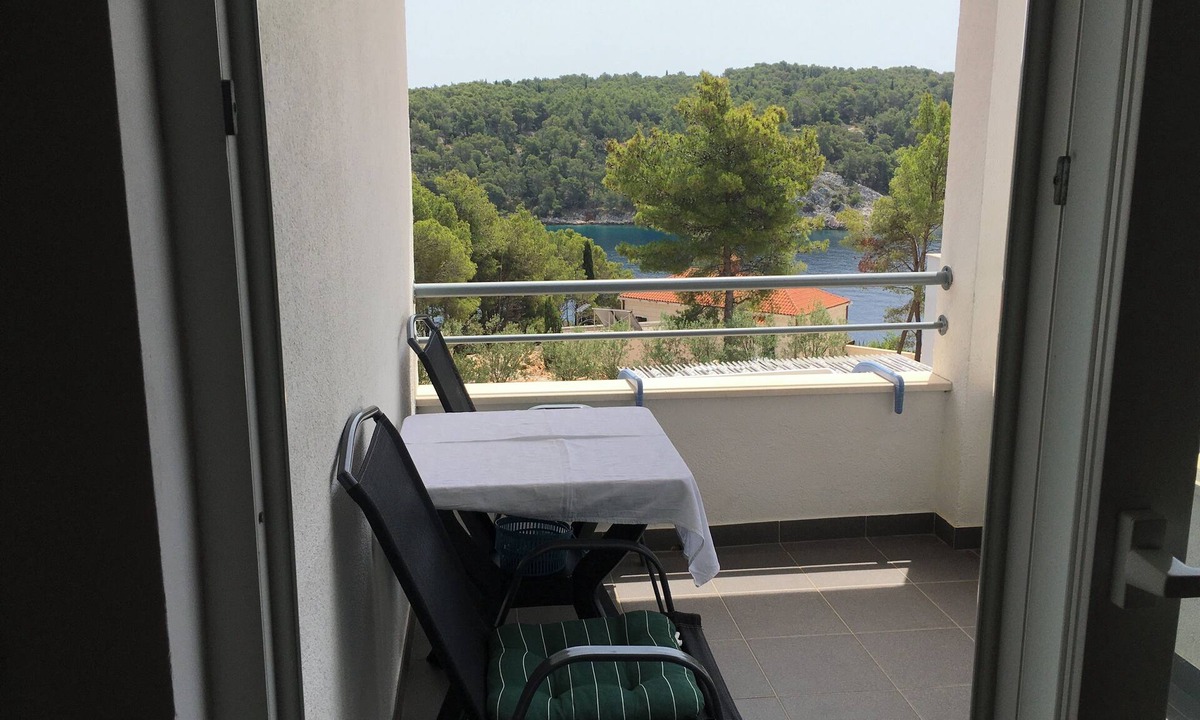 Cove Osibova (Milna) Apartment | 80 Meters Away to the Clear Beautiful Blue Sea!