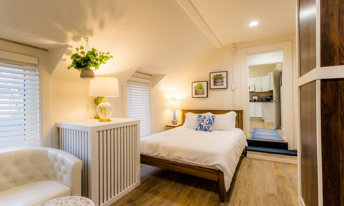 Kutzky Park Apartment | 8077-Walk to Mayo- Elegantly Designed Apartment