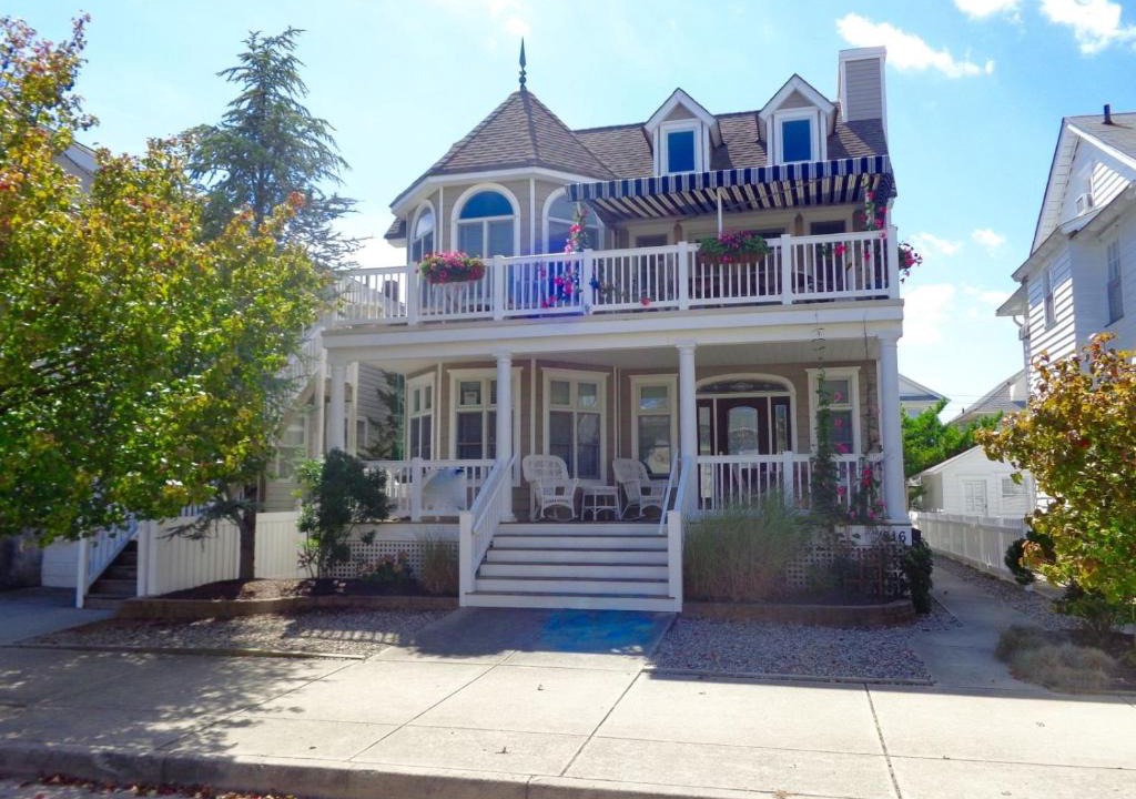 North End Apartment | 816 St. Charles Place-1