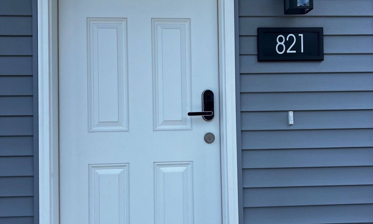 Washington Court House Apartment | 821 Gregg St. 2 Bed Apt Fully Furnished