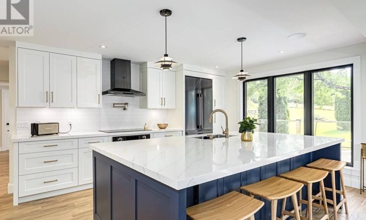 Glen Huron House | 8327 21/22 NOTTAWASAGA Sideroad