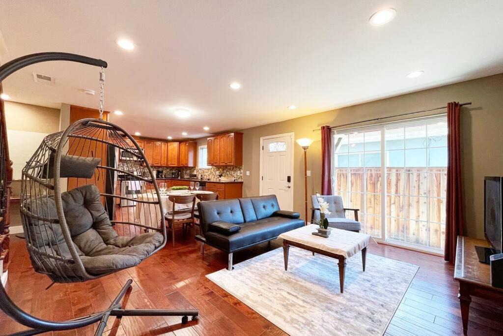 Sunnyvale House | 839-Sunnyvale Great location 2Br/2Bth unit/Kingbed