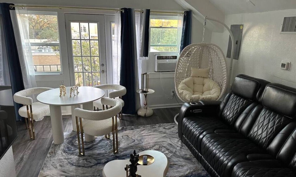 Hancock Apartment | 85-in TV|Massage Sofa|3 KING Beds|Walk to UT: ½ mi
