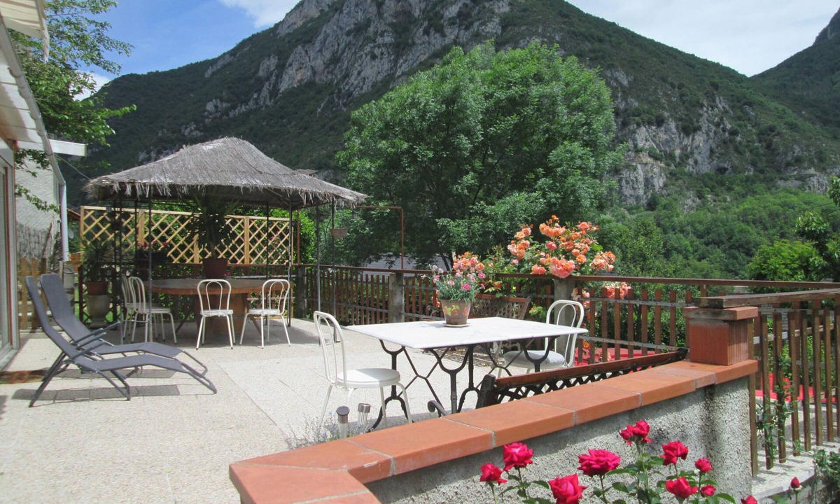 Alliat House | 85m² mountain house with 50 m2 terrace and panoramic view/3bedrooms