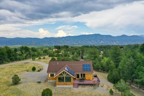 Nathrop House | 8696: 360 Mtn View & On-Site Hiking!