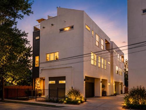 Washington Ave./ Memorial Park House | 8BR Twin Homes w Rooftops, Near Dtown HTX & FIFA