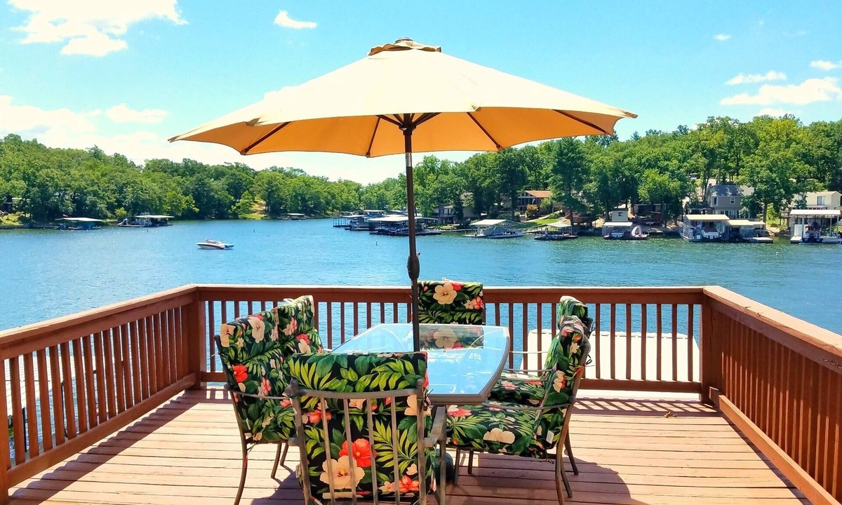 Eagles Nest House | 8MM Lake view/cove fun! Great for groups-2 kitchens, 3 decks, 2 docks, Sleep 18!