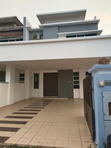 Taman Teratai House | 8Pax comfortable setia residen