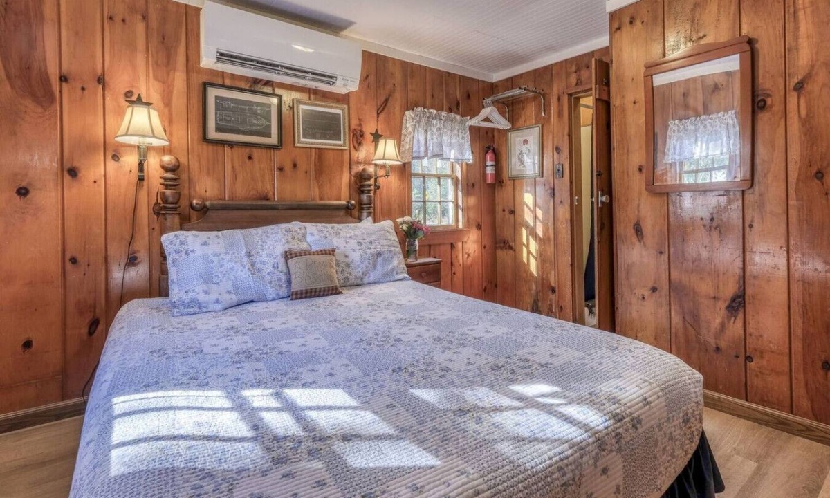 Trenton Apartment | 9 2BR Acadia Cottage w/AC Open Hearth Inn