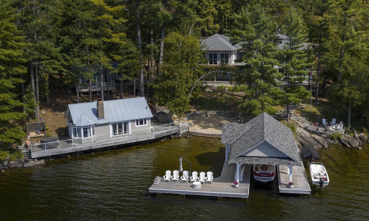 Bracebridge Cottage | 9+ bed 7 bath cottage on Lake Muskoka