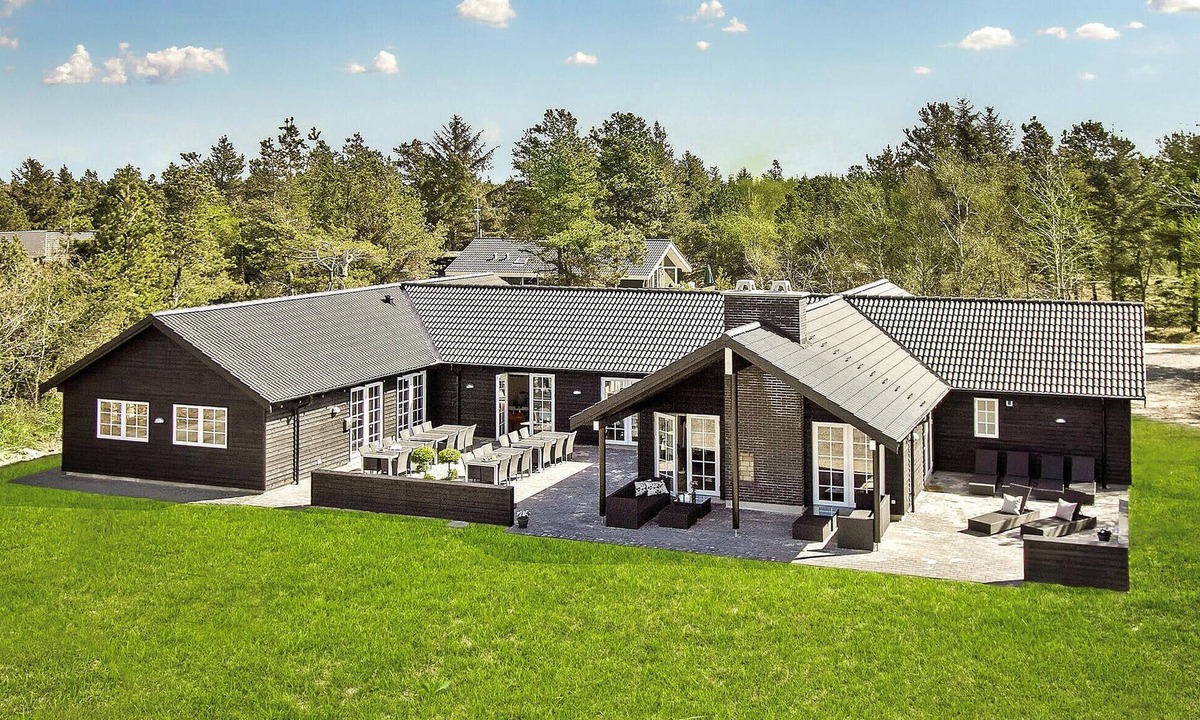 Blavand House | 9 bedroom awesome home in Blåvand