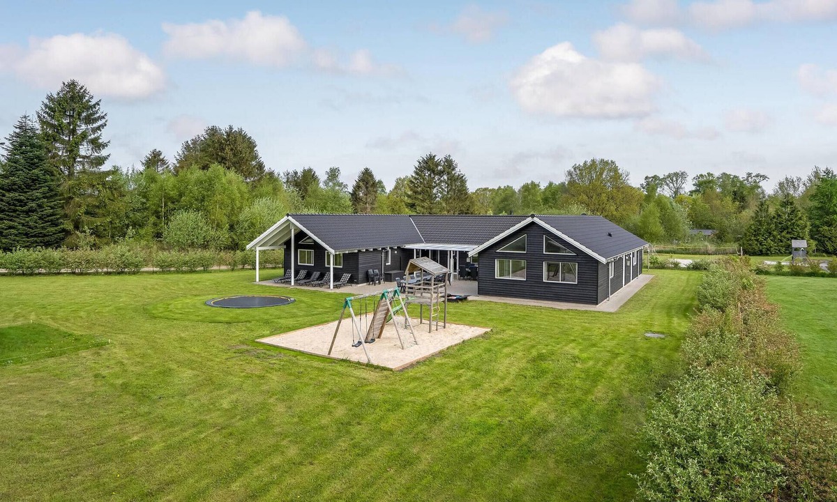 Fjellerup House | 9 bedroom stunning home in Glesborg