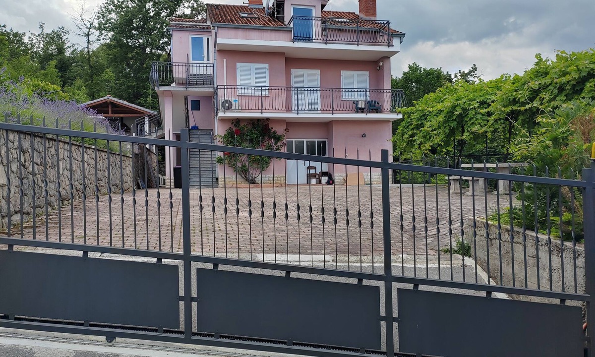 Veprinac Villa | 9 bedroom villa in veprinac