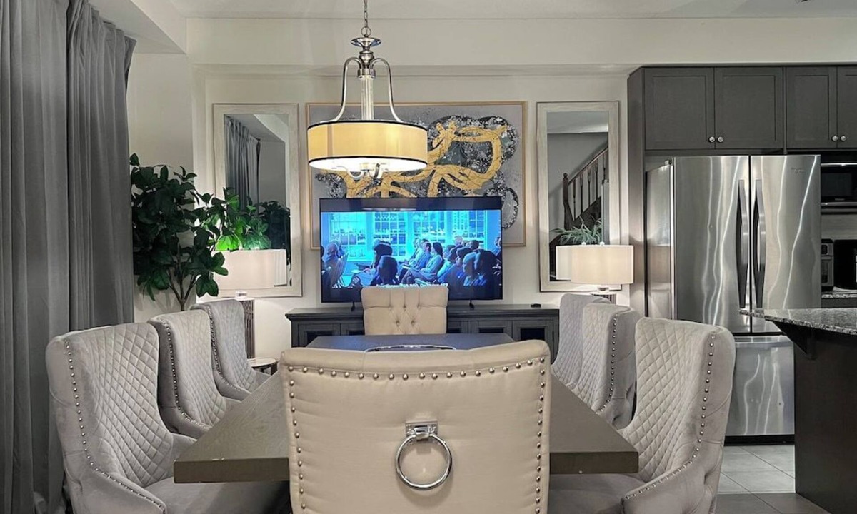 Vaughan House | 9 Beds -Kleinburg Crown Town Residences