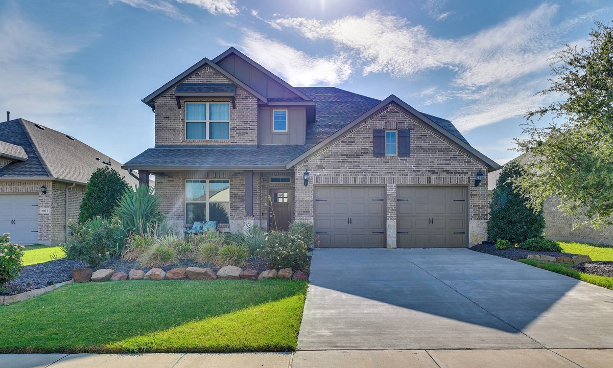 Prosper House | 9 Mi to Frisco Square: Stylish Home w/Backyard