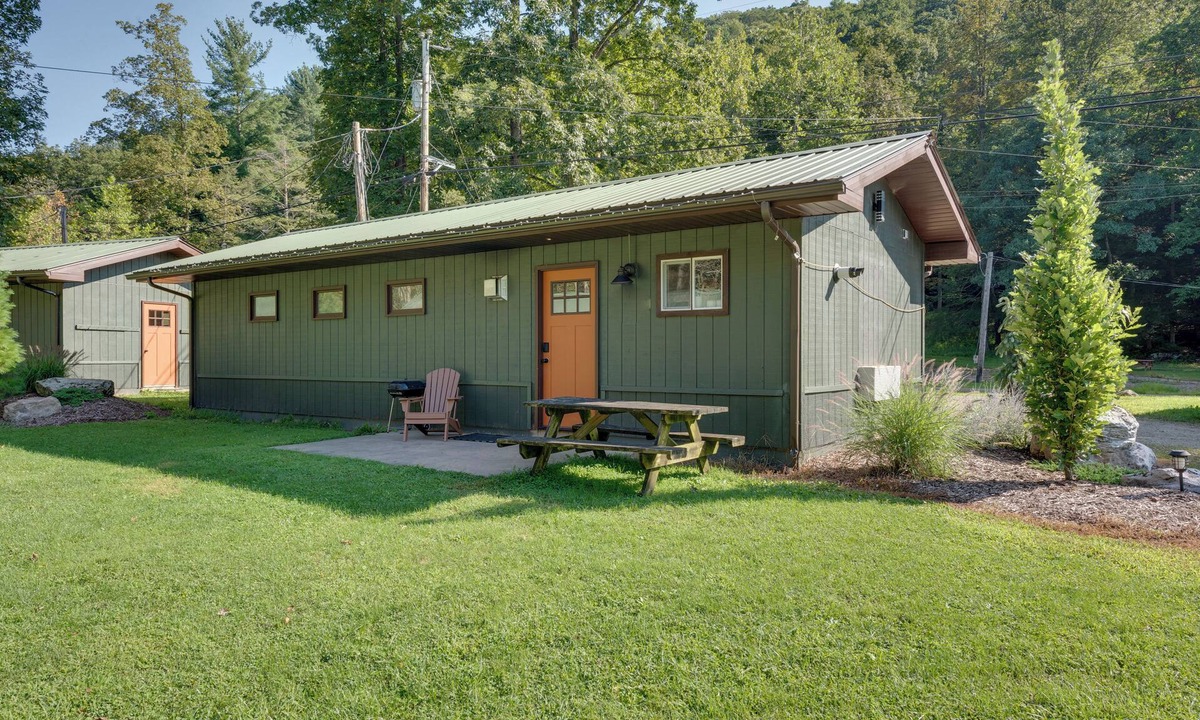 Hillsgrove Cabin | 9 Mi to Worlds End State Park: Deluxe Cabin H