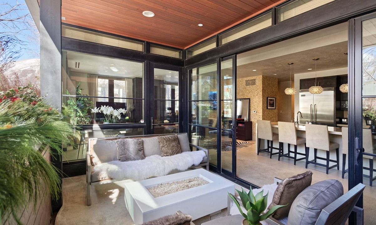 Aspen Condo | 9 Million Luxury Residence at “Monarch On the Park”Downtown Aspen with Parking