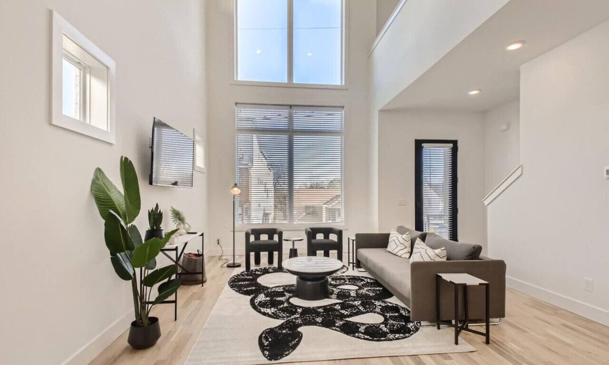 Berry Hill House | 9- Modern 4 King Beds-The Music City Collection