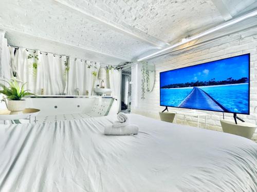 Tourcoing House | 9 Mykonos , Spa Balnéothérapie - espace aménagé privatif avec Lit Double